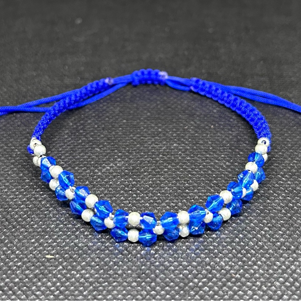 Macramé bracelet with diamond shaped beads